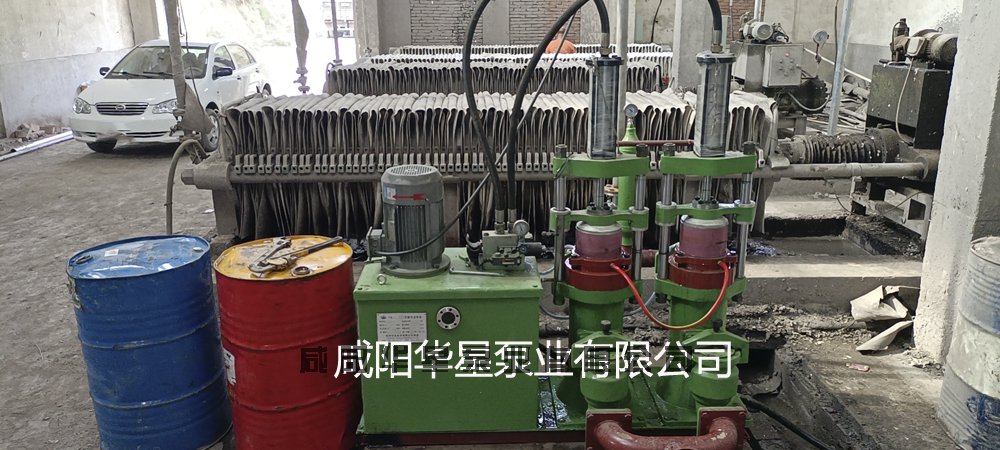 1臺(tái)咸陽(yáng)柱塞泵給4臺(tái)壓濾機(jī)進(jìn)料